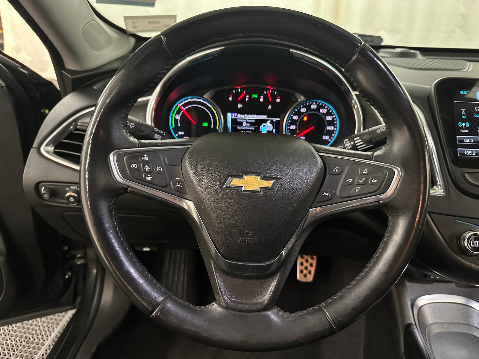 Thumbnail: 2017 Chevrolet Malibu - 4