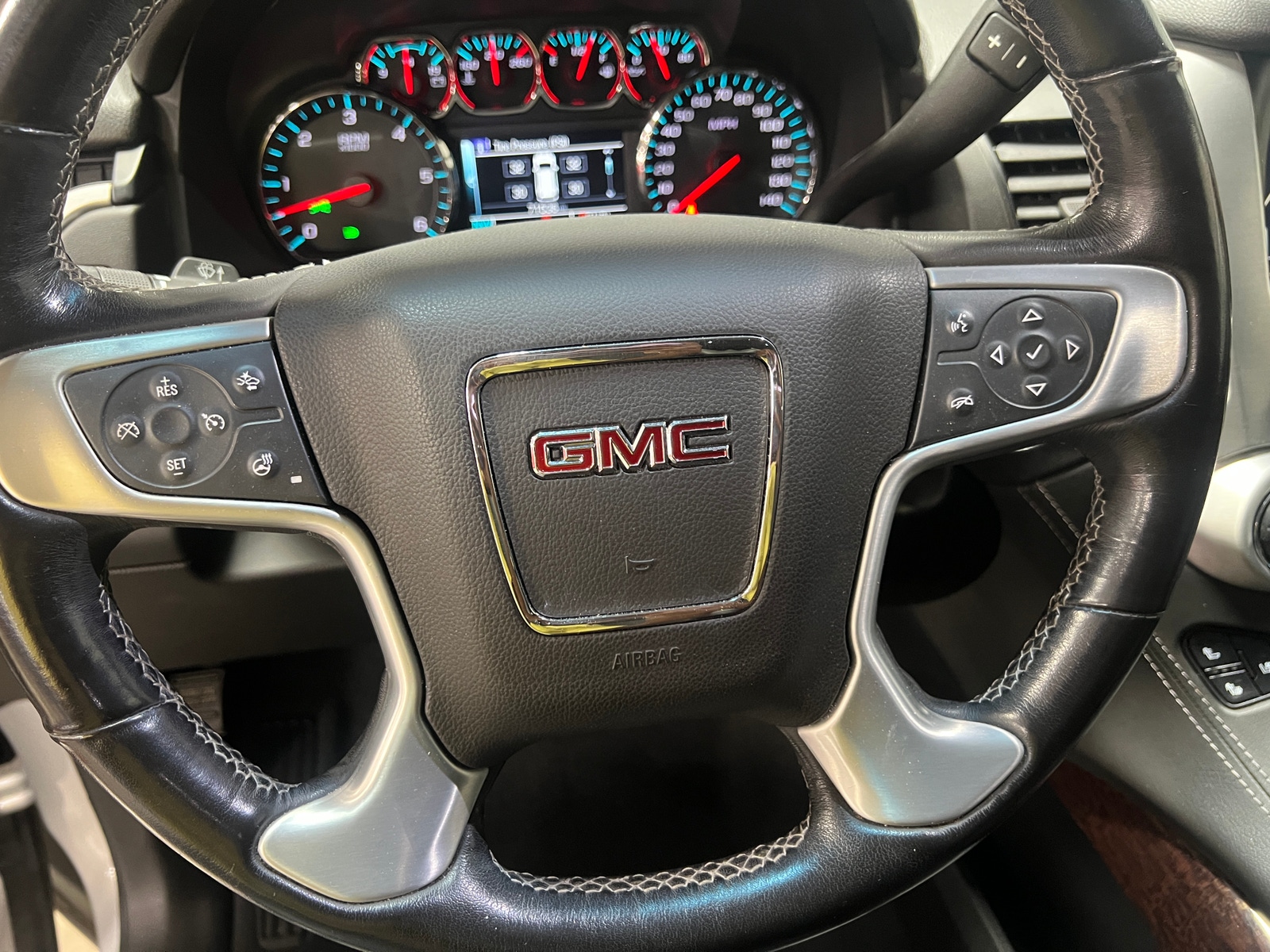 Thumbnail: 2019 GMC Yukon XL - 4