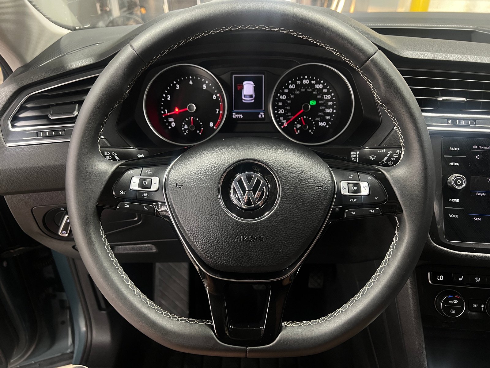 Thumbnail: 2021 Volkswagen Tiguan - 4