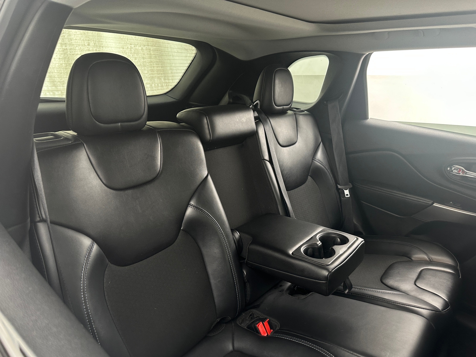 Thumbnail: 2019 Jeep Cherokee - 6