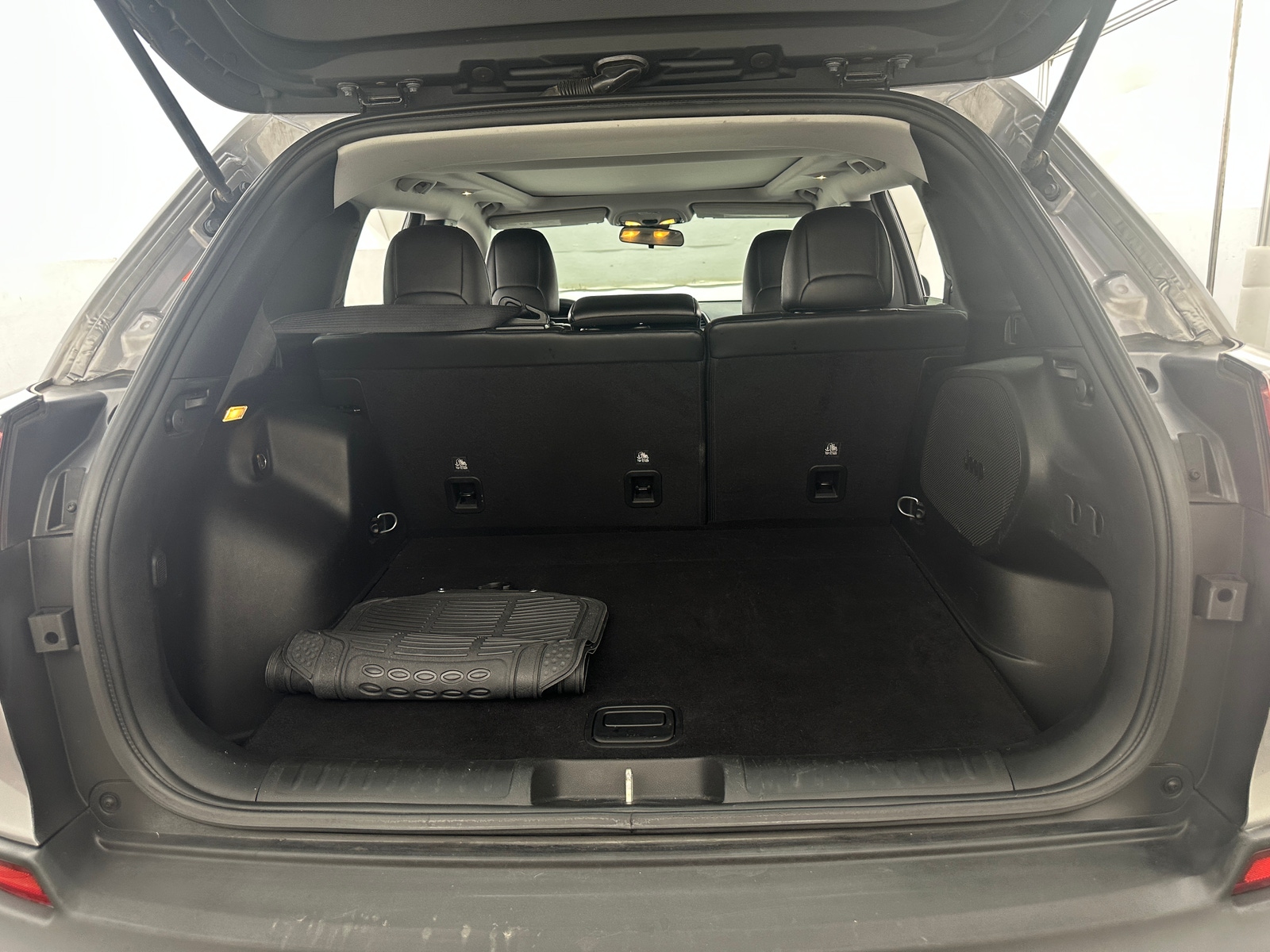 Thumbnail: 2019 Jeep Cherokee - 7