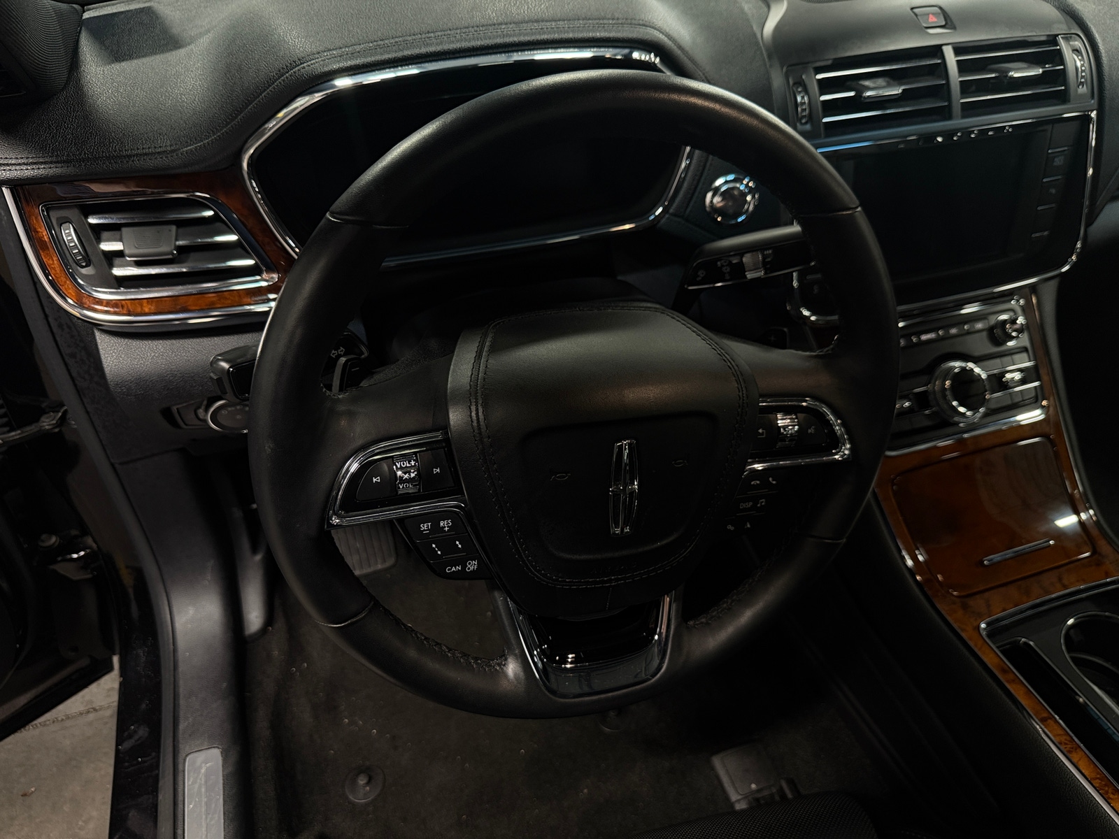 Thumbnail: 2020 Lincoln Continental - 4