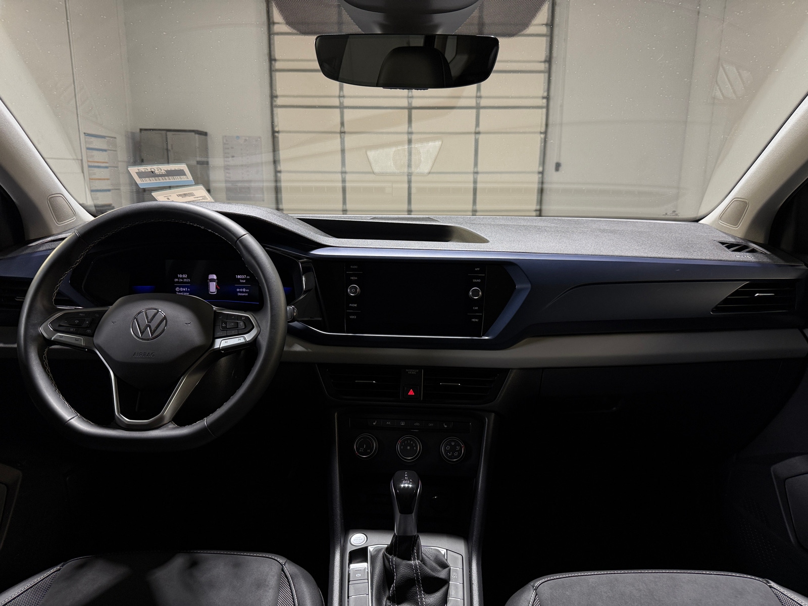 Thumbnail: 2022 Volkswagen Taos - 2