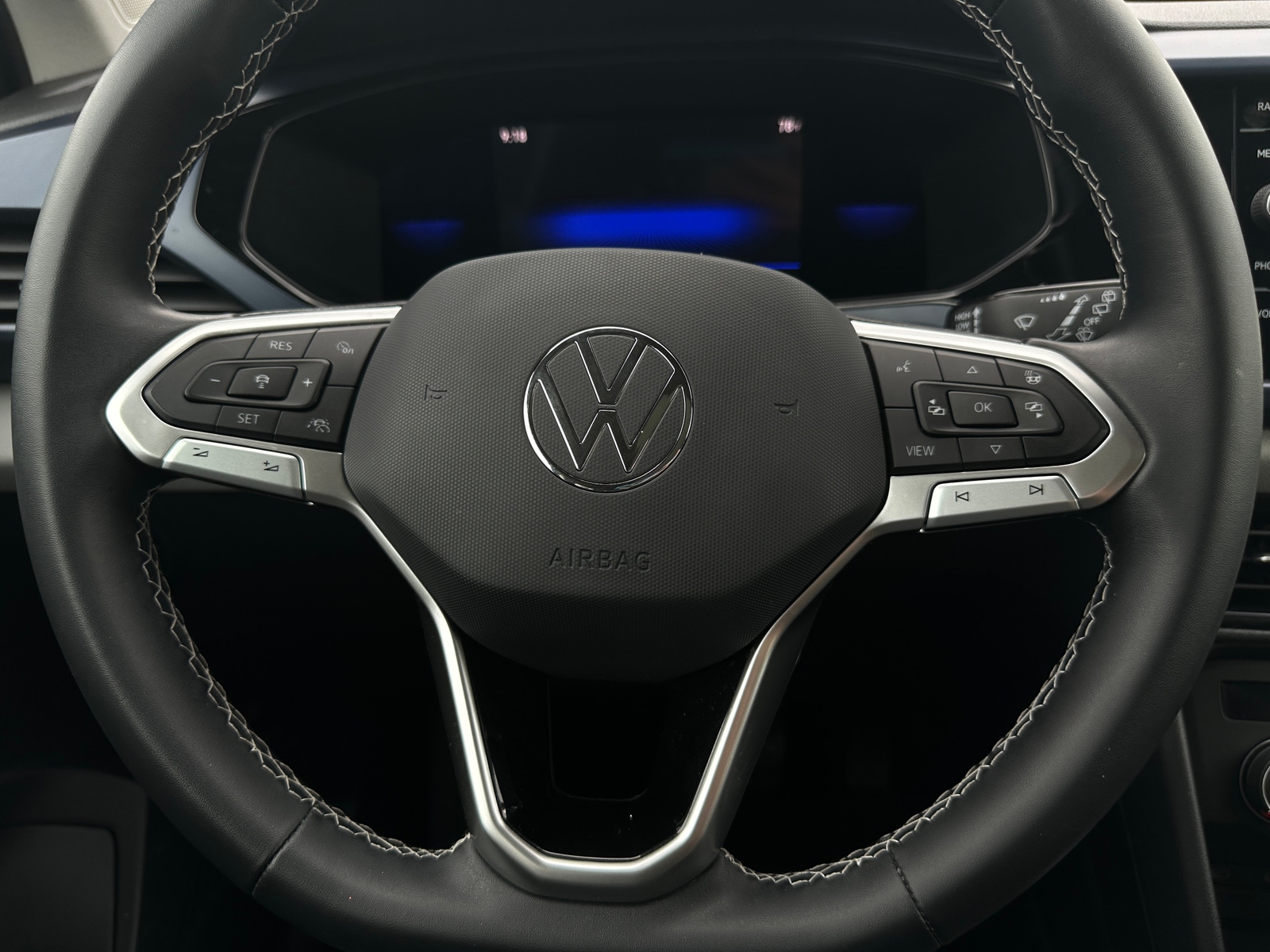 Thumbnail: 2022 Volkswagen Taos - 4