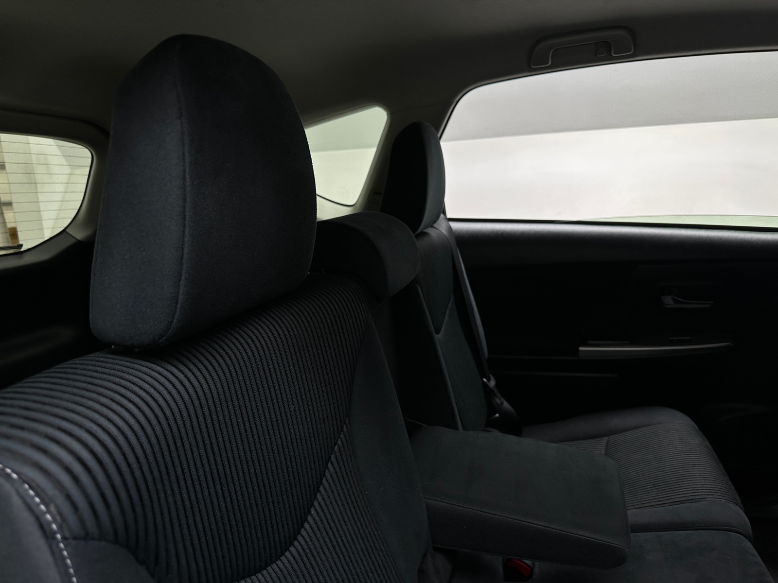 Thumbnail: 2015 Toyota Prius v - 6