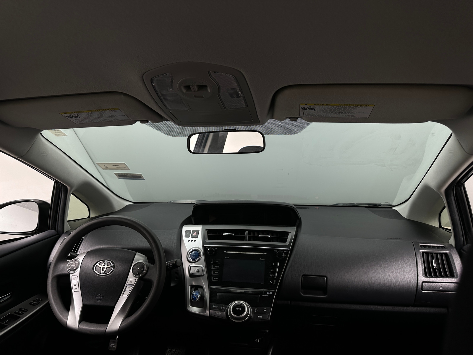 Thumbnail: 2015 Toyota Prius v - 3