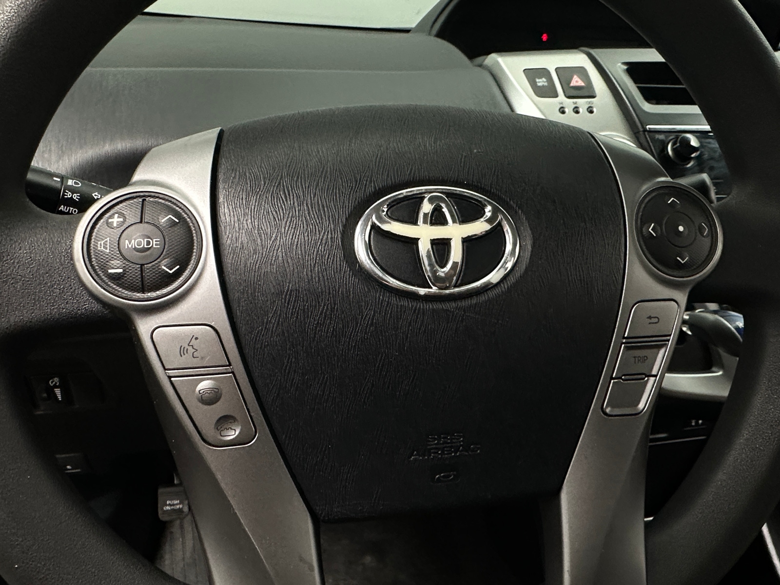 Thumbnail: 2015 Toyota Prius v - 5