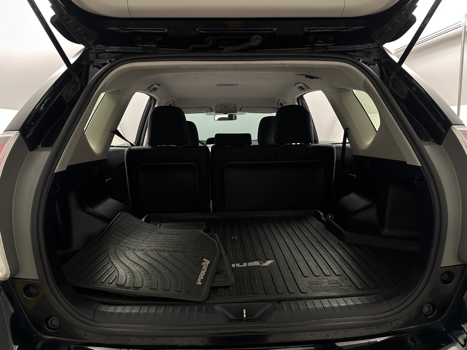 Thumbnail: 2015 Toyota Prius v - 7