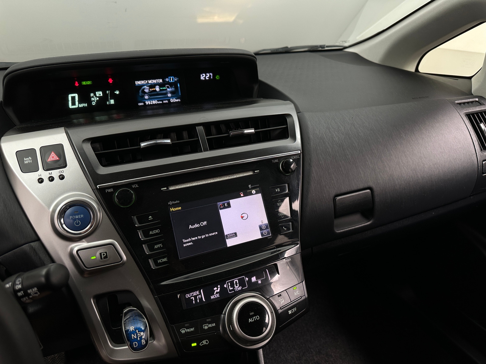 Thumbnail: 2015 Toyota Prius v - 4