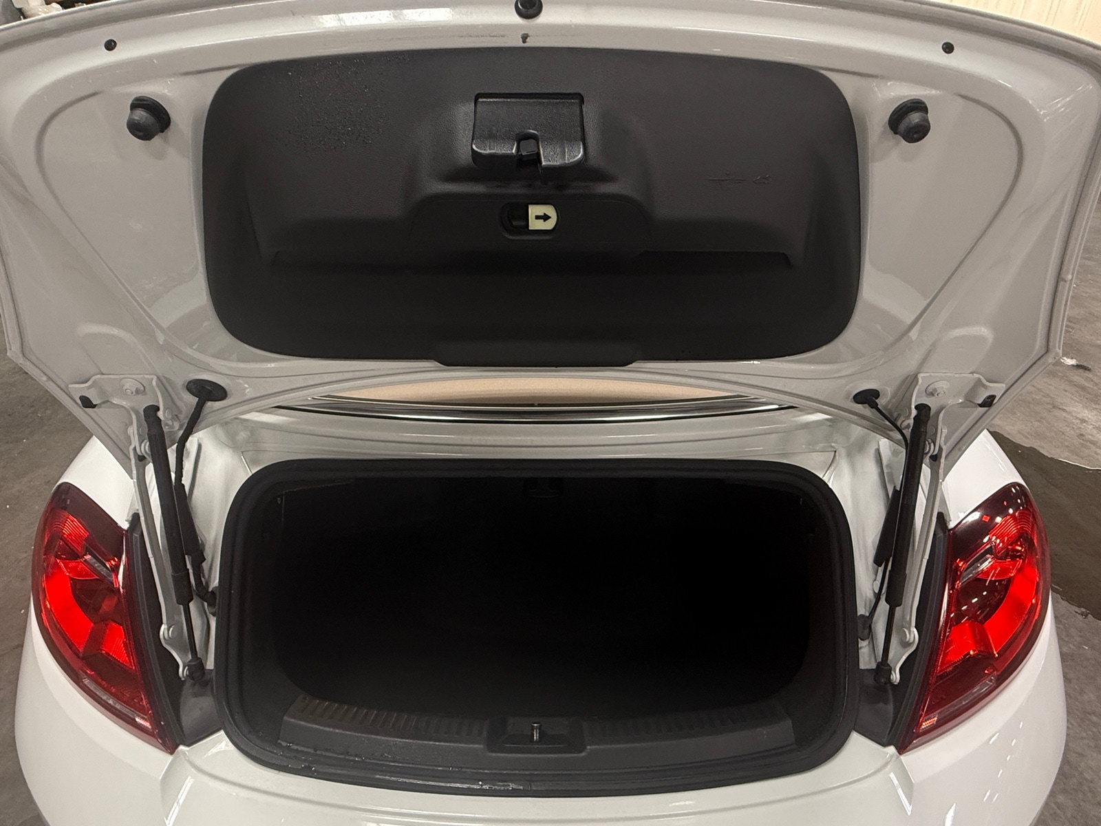 Thumbnail: 2019 Volkswagen Beetle - 6