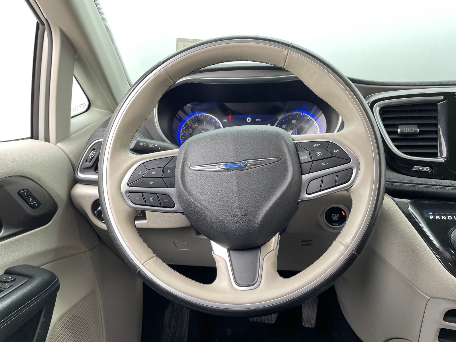 Thumbnail: 2019 Chrysler Pacifica - 4