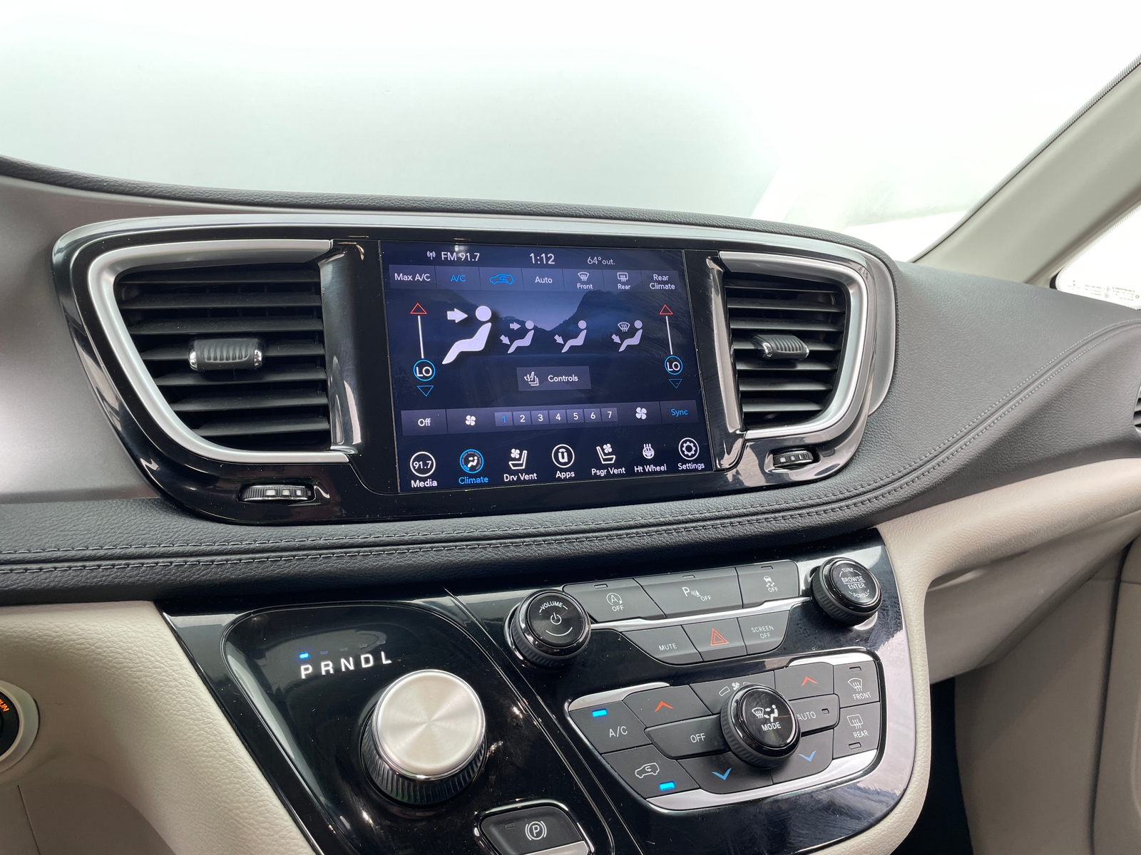 Thumbnail: 2019 Chrysler Pacifica - 3