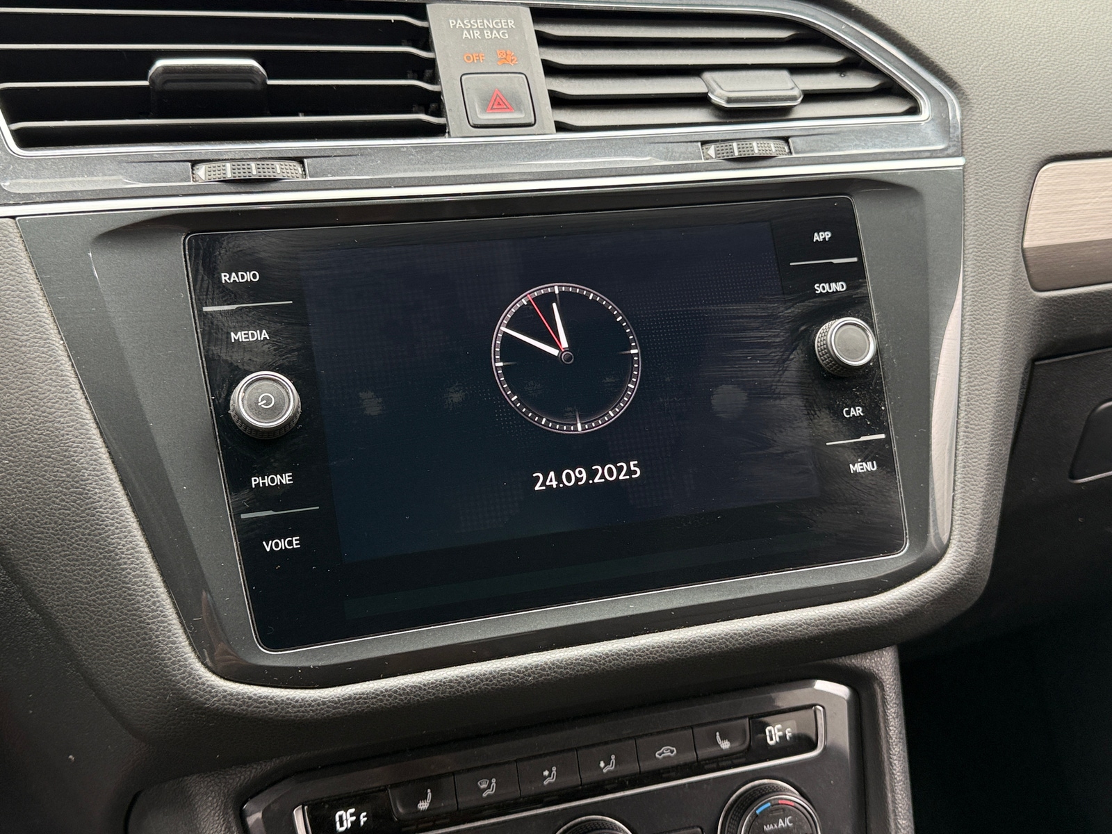 Thumbnail: 2020 Volkswagen Tiguan - 3