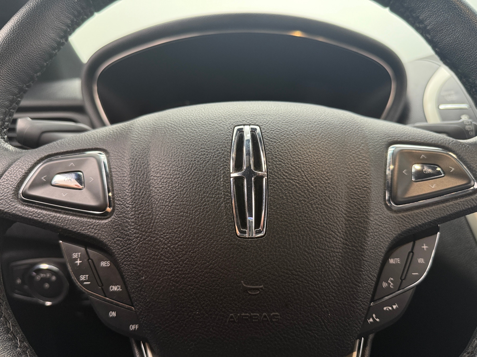Thumbnail: 2018 Lincoln MKC - 4