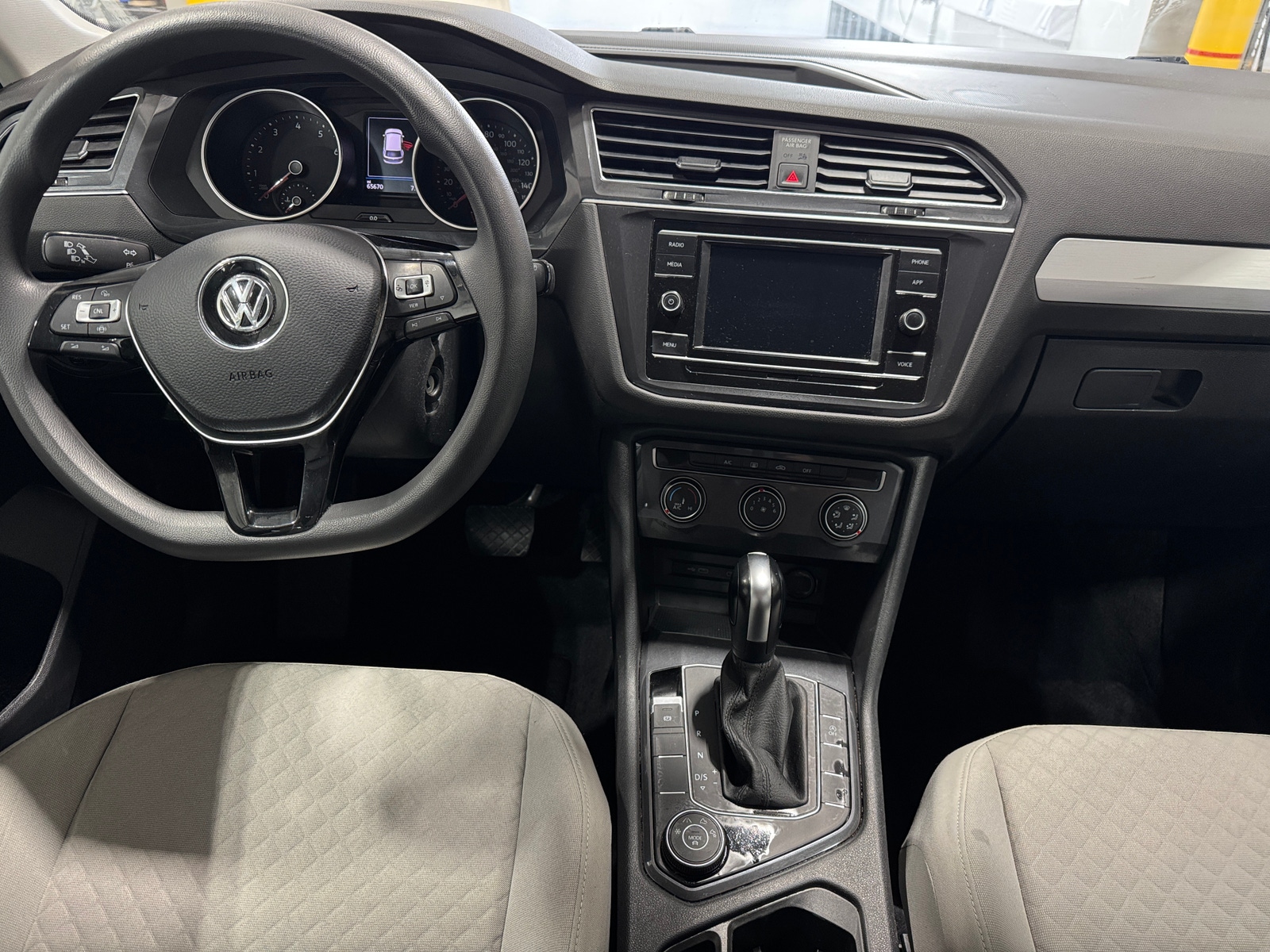 Thumbnail: 2021 Volkswagen Tiguan - 3