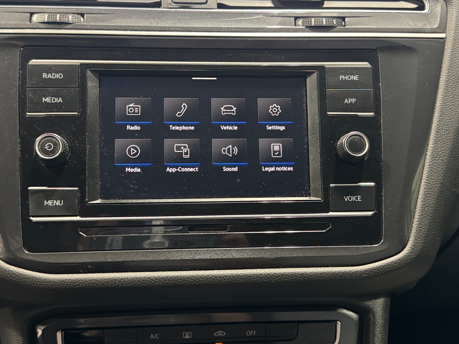 Thumbnail: 2021 Volkswagen Tiguan - 4