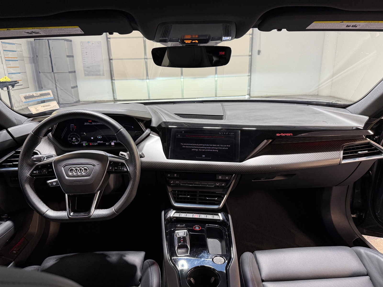 Thumbnail: 2023 Audi e-tron GT - 2