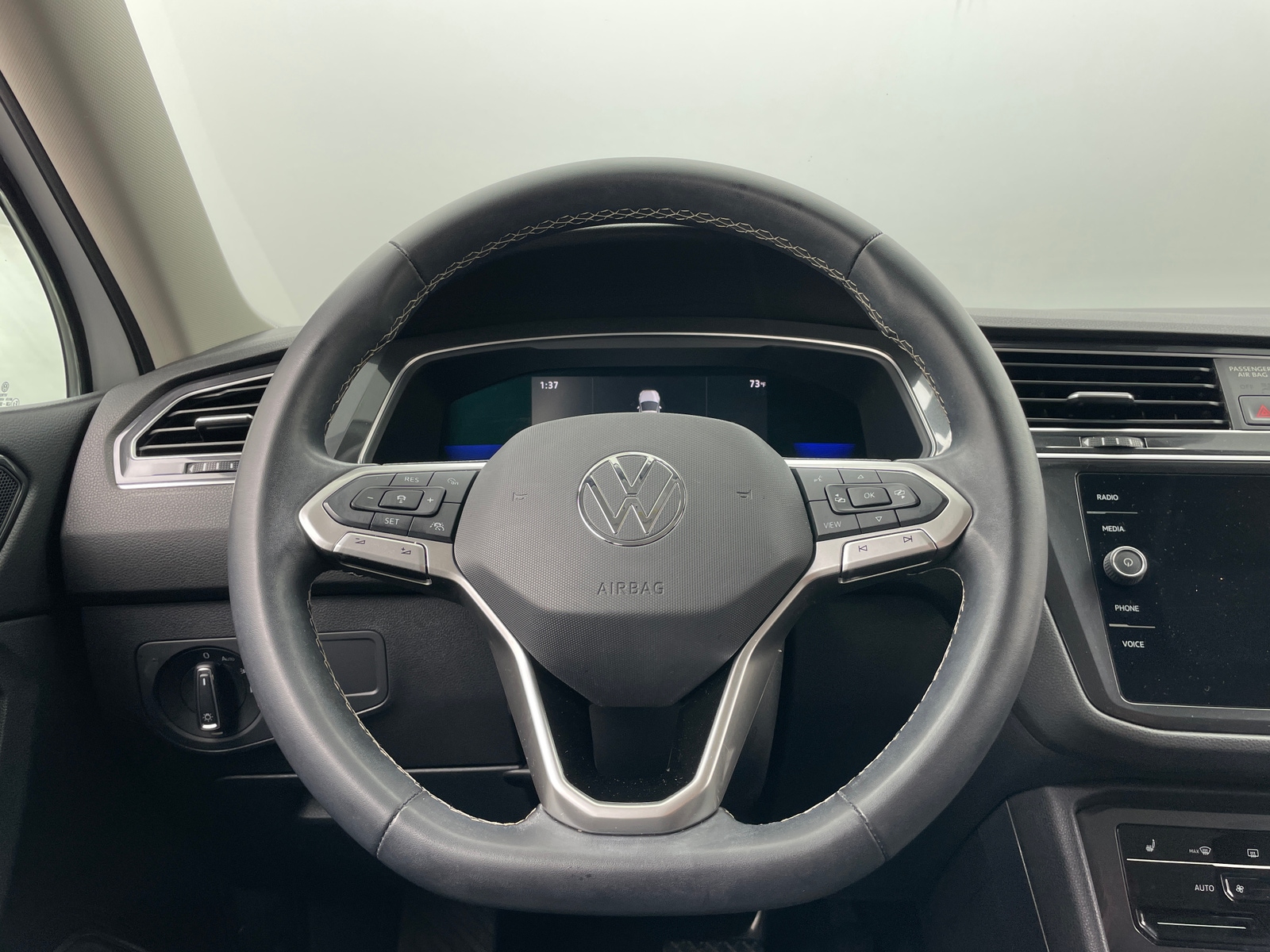 Thumbnail: 2022 Volkswagen Tiguan - 4