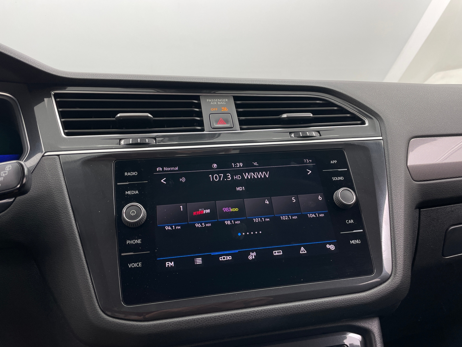 Thumbnail: 2022 Volkswagen Tiguan - 3