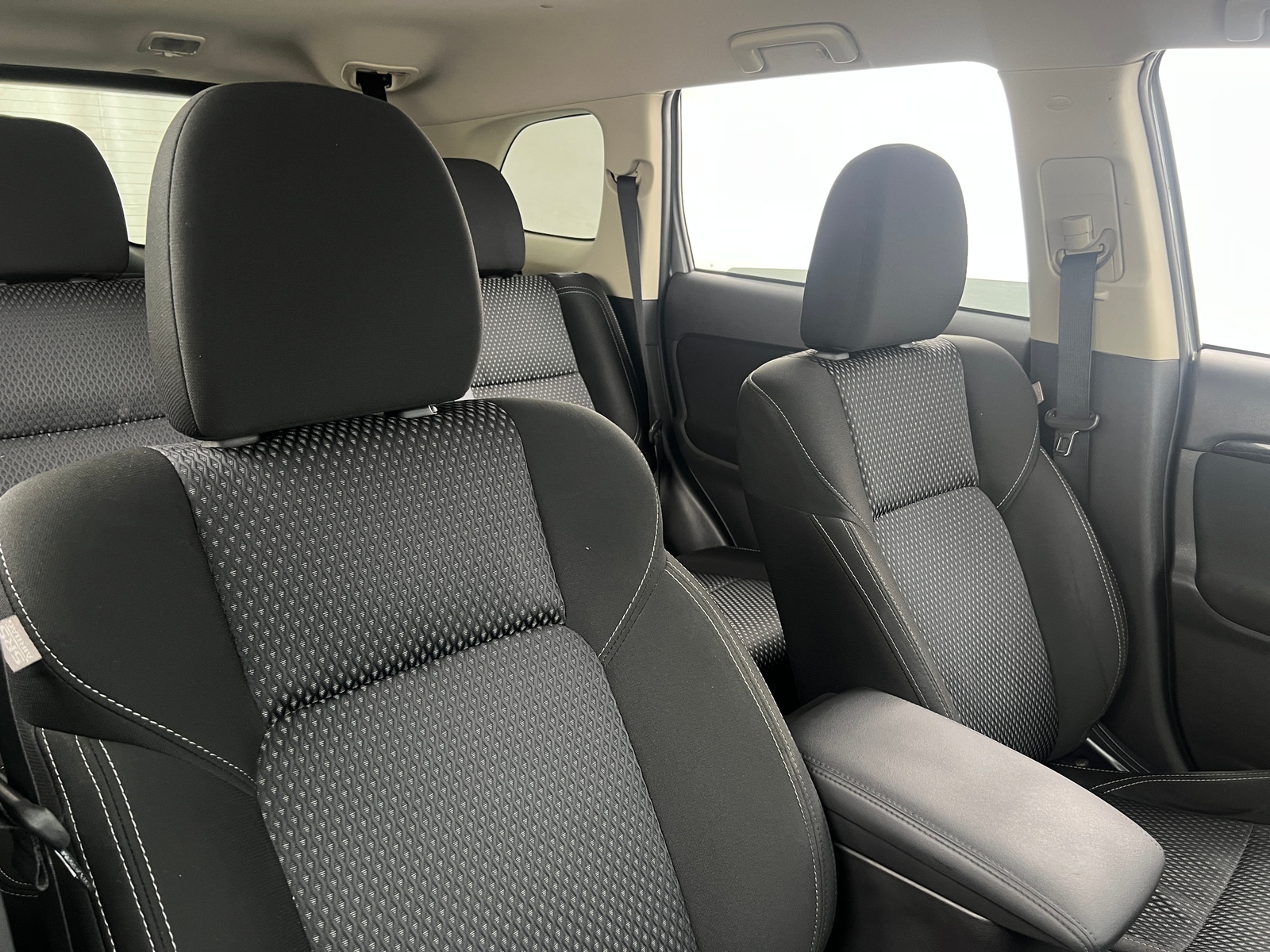 Thumbnail: 2019 Mitsubishi Outlander - 2