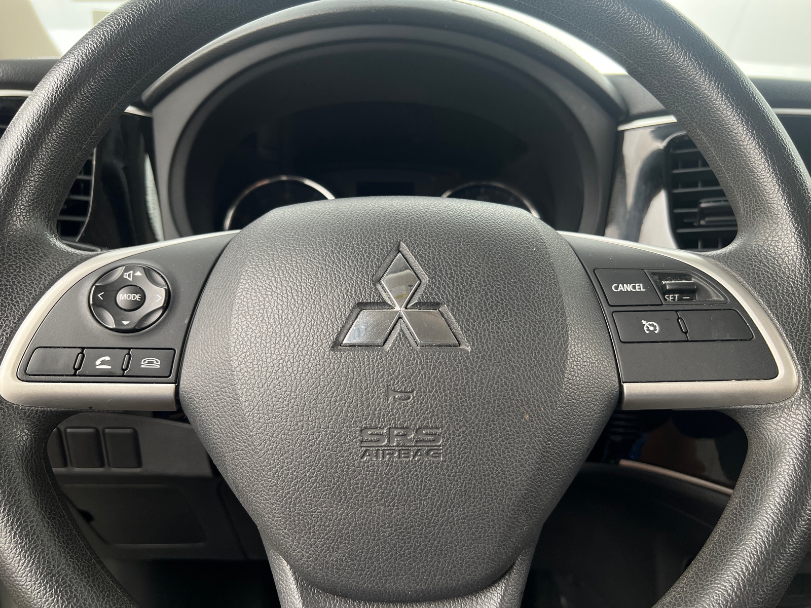 Thumbnail: 2019 Mitsubishi Outlander - 5