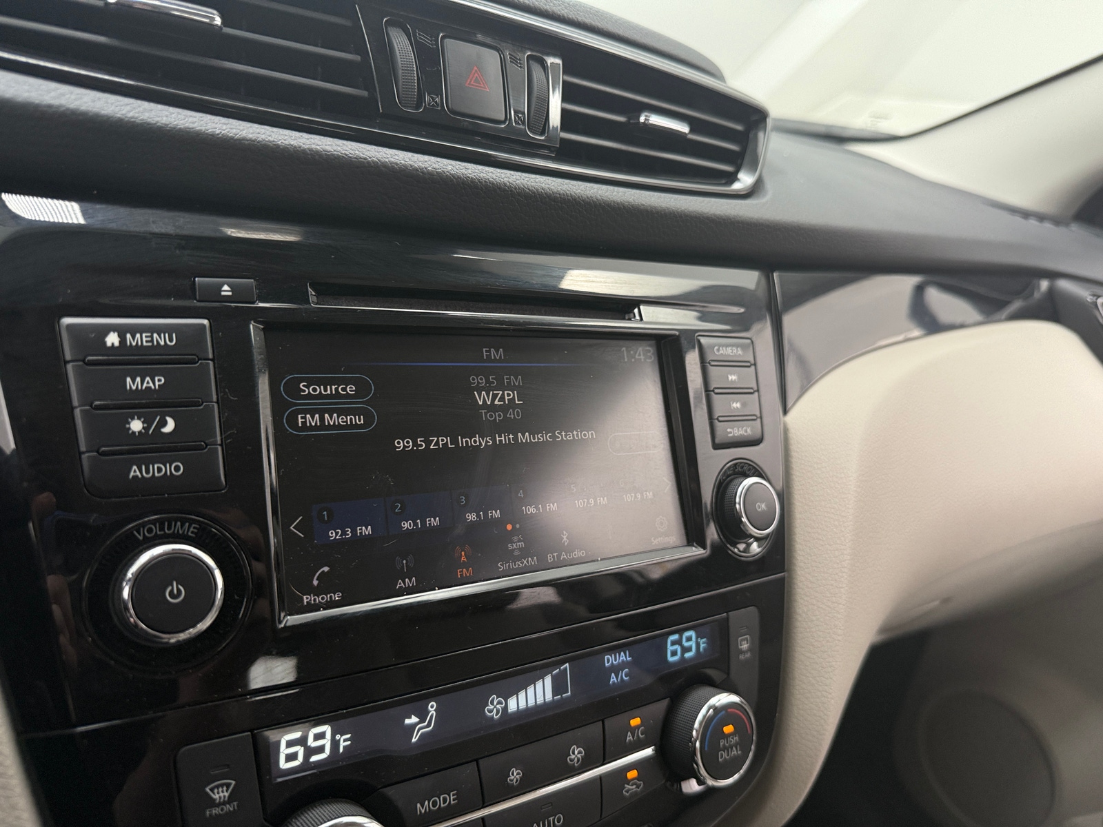 Thumbnail: 2022 Nissan Rogue Sport - 3