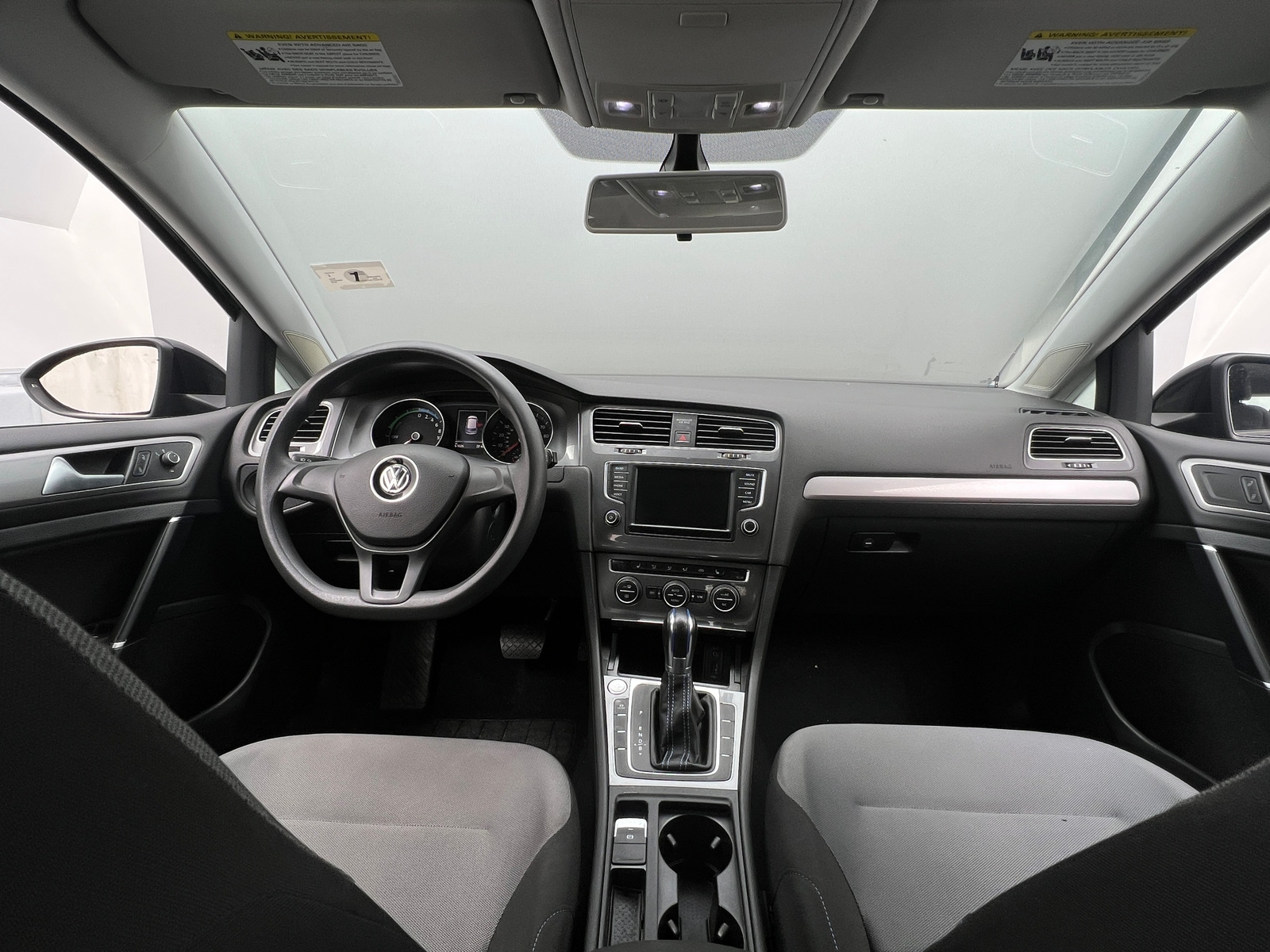 Thumbnail: 2016 Volkswagen e-Golf - 3