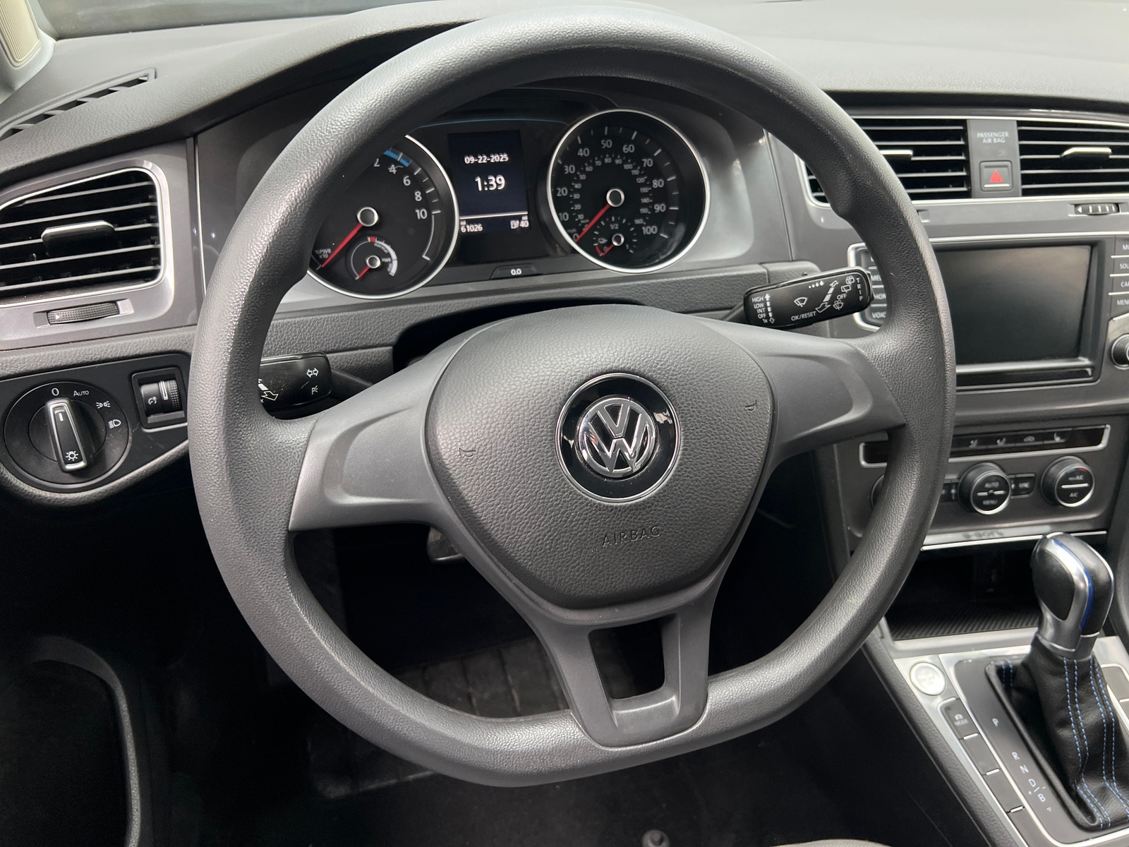 Thumbnail: 2016 Volkswagen e-Golf - 5