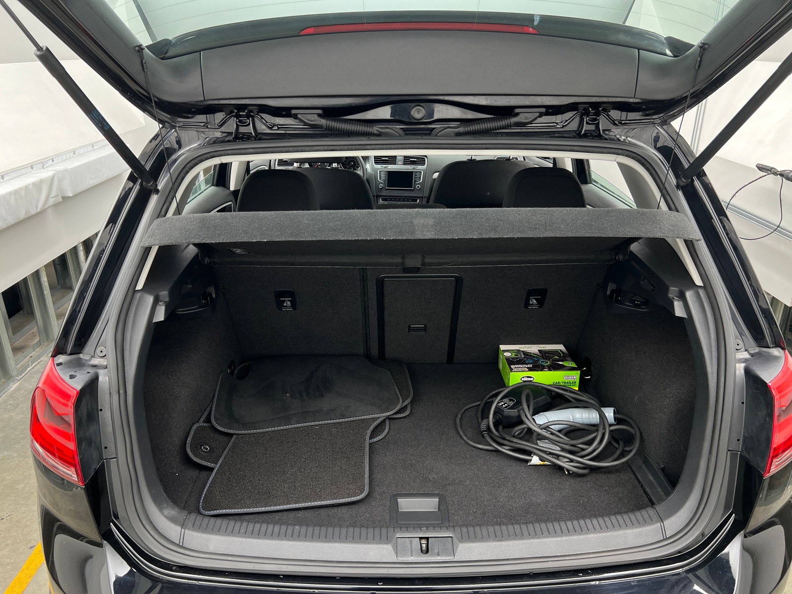 Thumbnail: 2016 Volkswagen e-Golf - 7