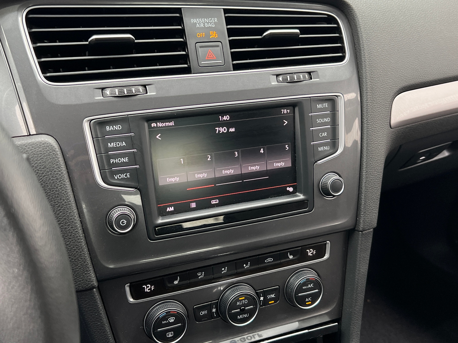 Thumbnail: 2016 Volkswagen e-Golf - 4