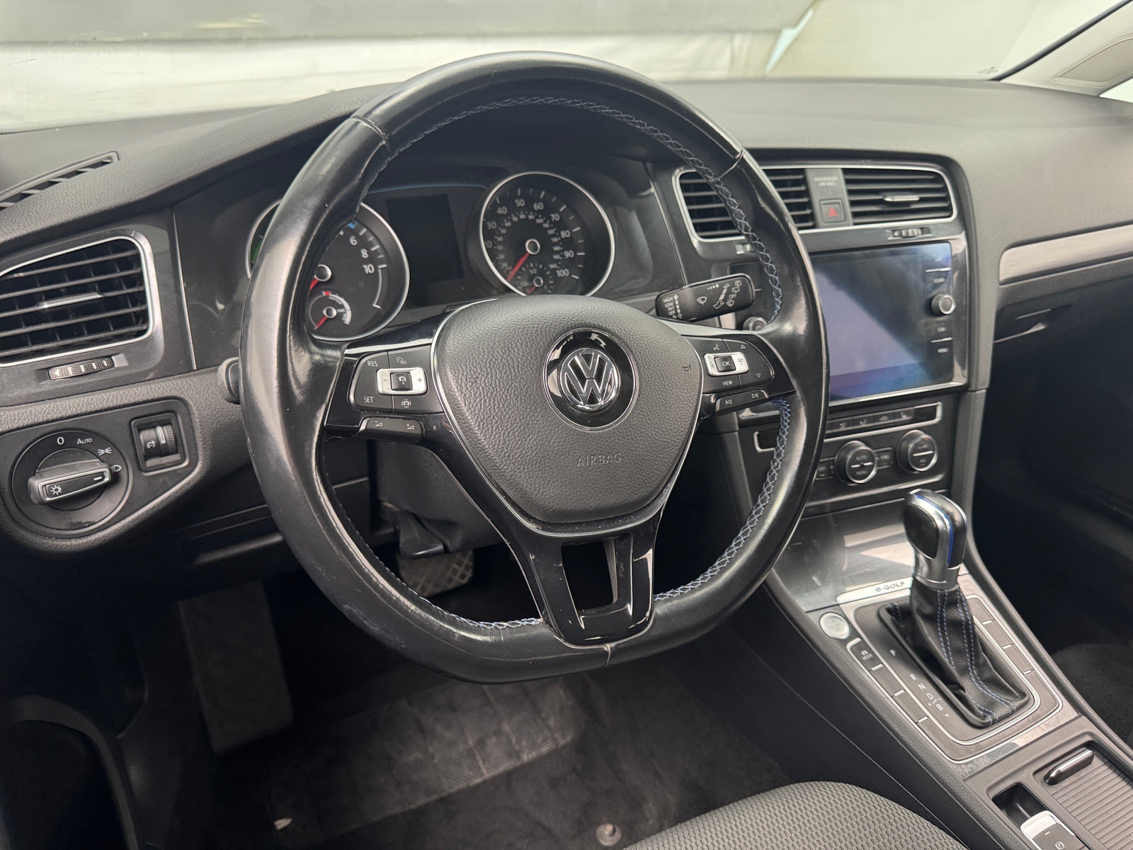 Thumbnail: 2019 Volkswagen e-Golf - 5
