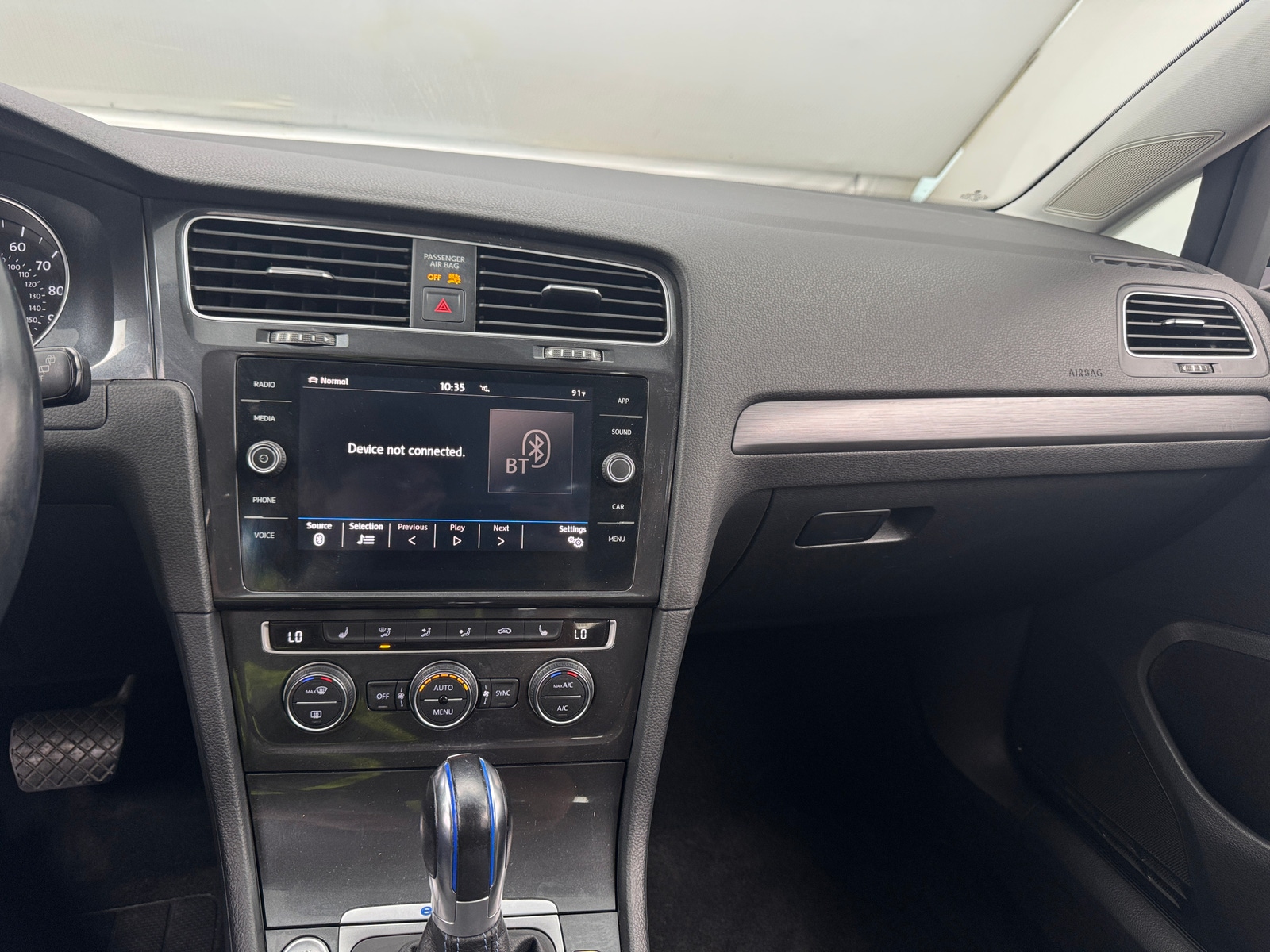 Thumbnail: 2019 Volkswagen e-Golf - 4