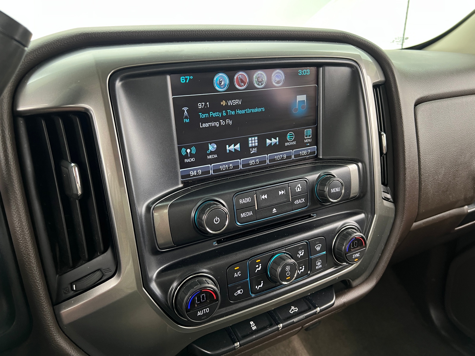 Thumbnail: 2018 Chevrolet Silverado 1500 - 4