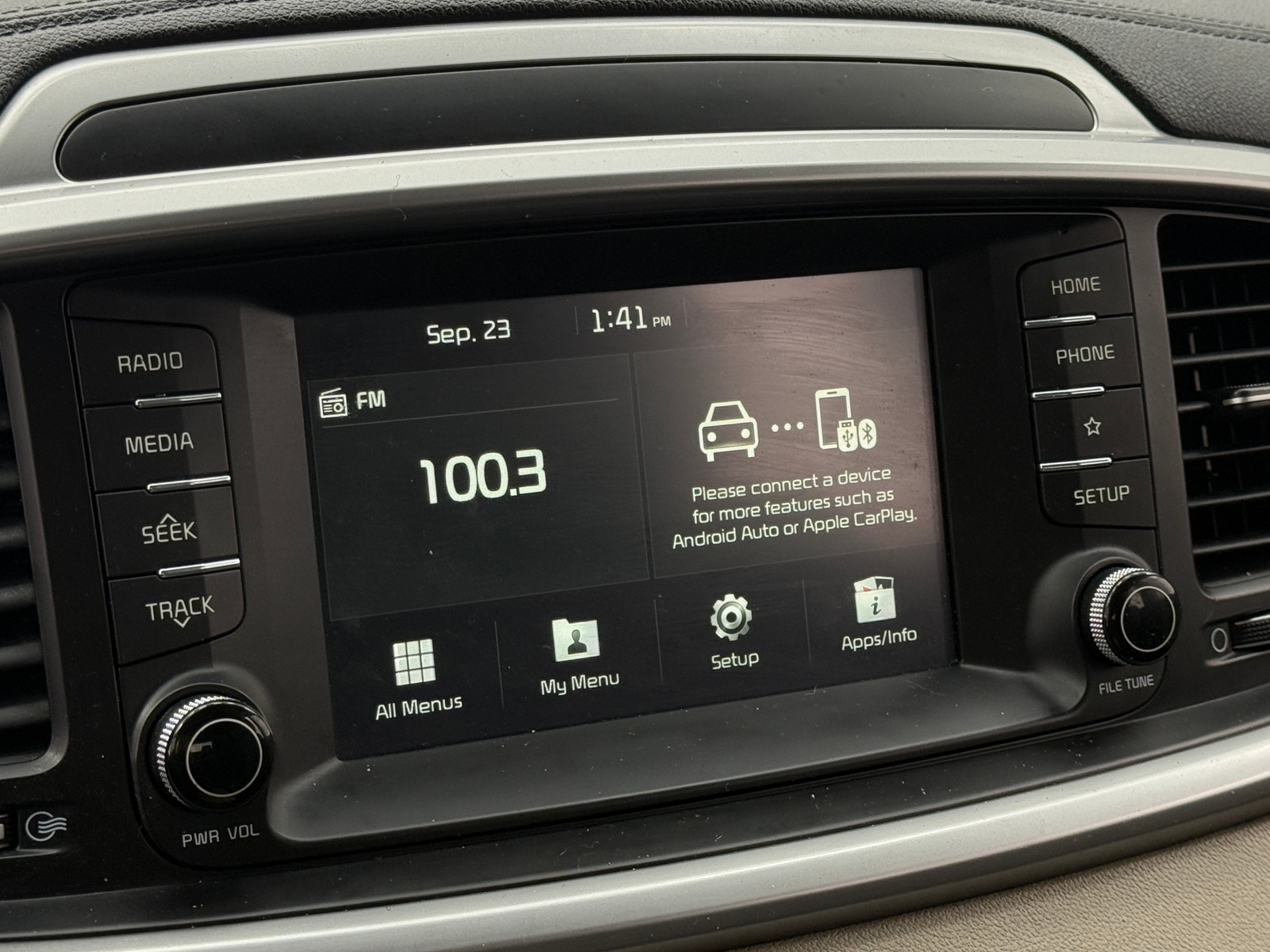 Thumbnail: 2020 Kia Sorento - 4