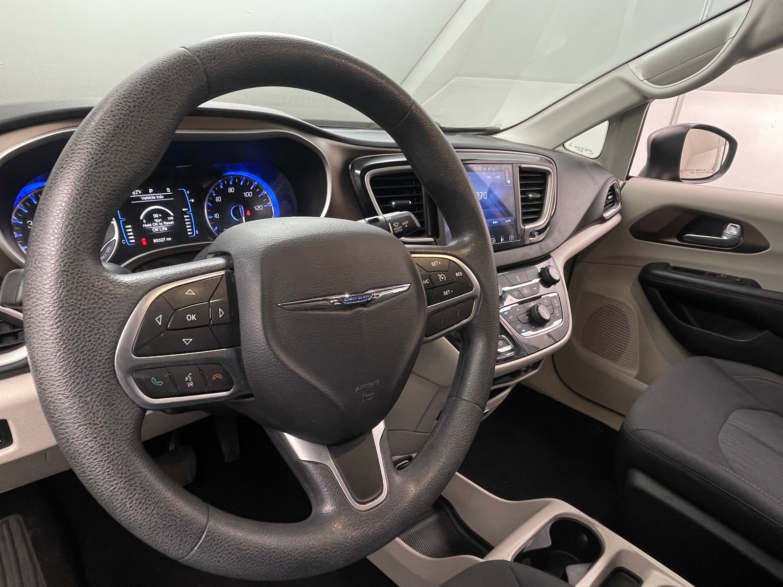Thumbnail: 2017 Chrysler Pacifica - 5