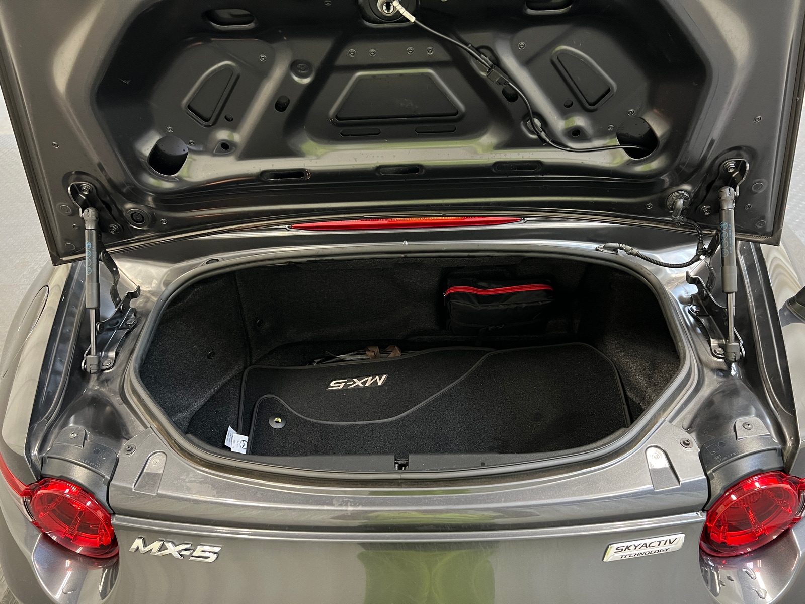 Thumbnail: 2017 Mazda MX-5 Miata - 6