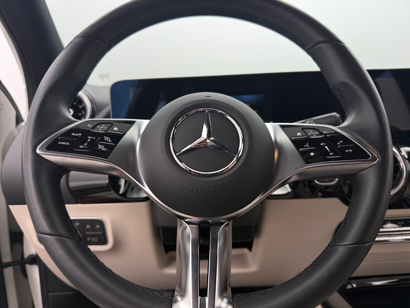Thumbnail: 2025 Mercedes-Benz GLA - 4