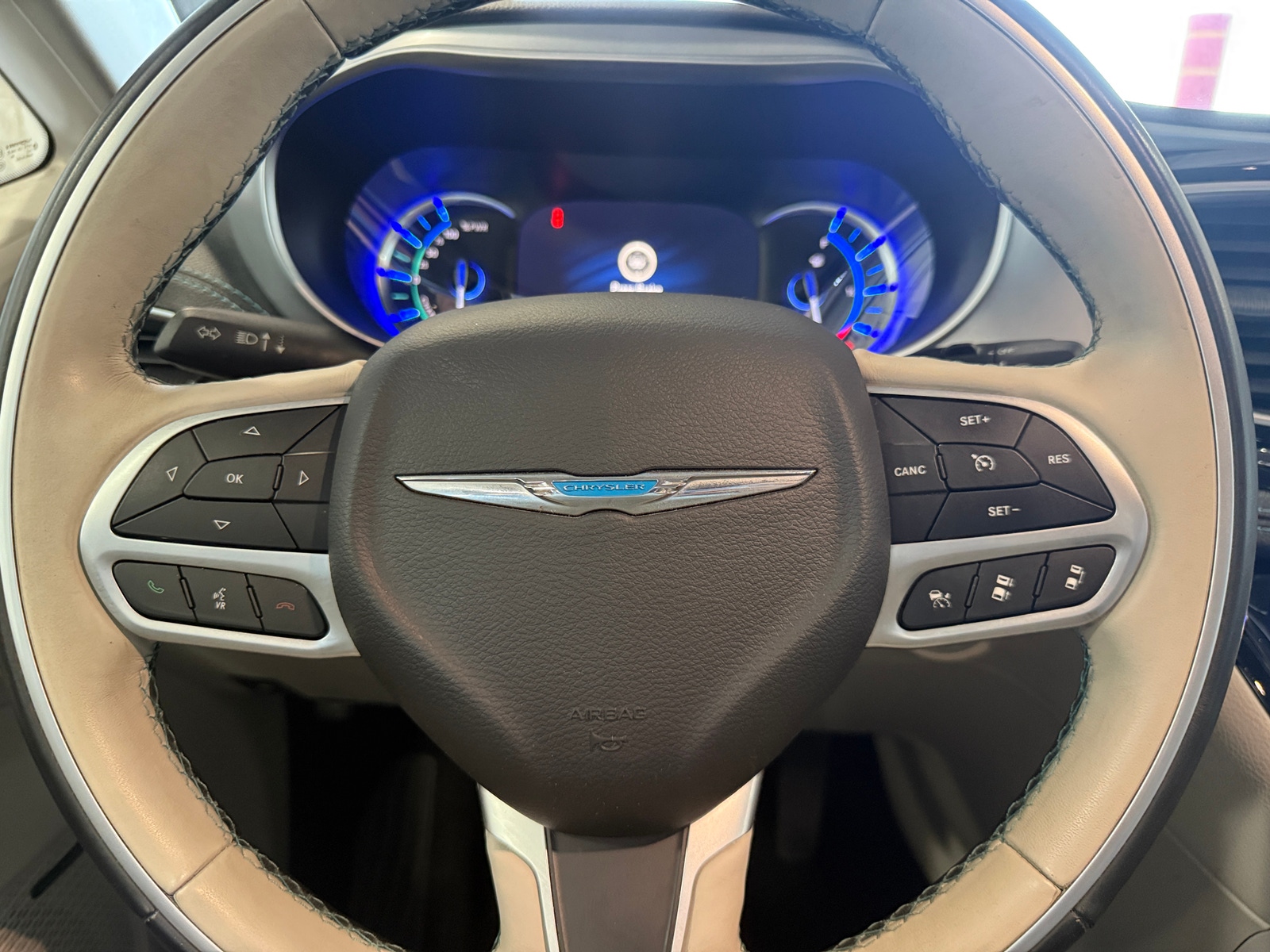 Thumbnail: 2018 Chrysler Pacifica - 4