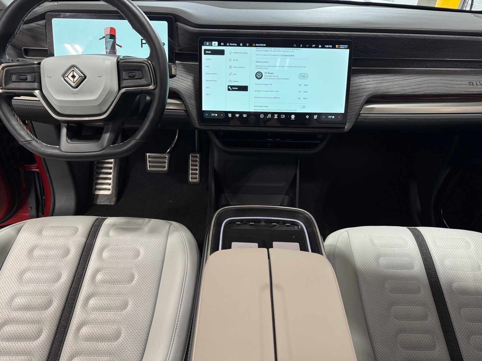 Thumbnail: 2023 Rivian R1S - 2