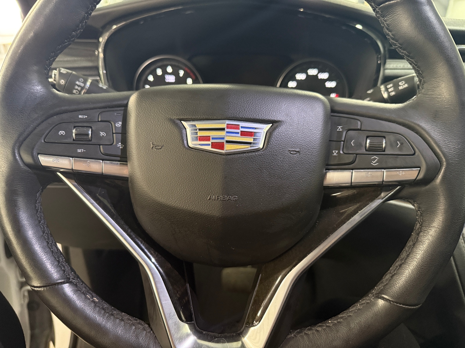 Thumbnail: 2021 Cadillac XT6 - 4