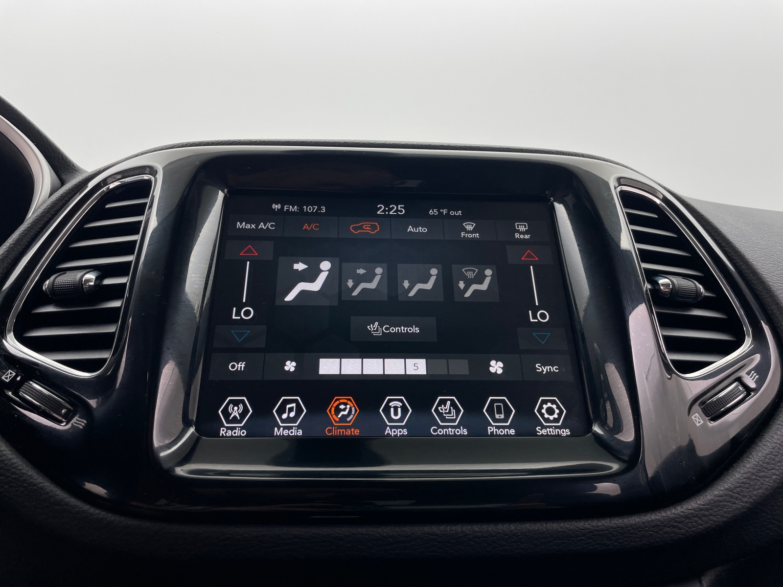 Thumbnail: 2019 Jeep Compass - 3