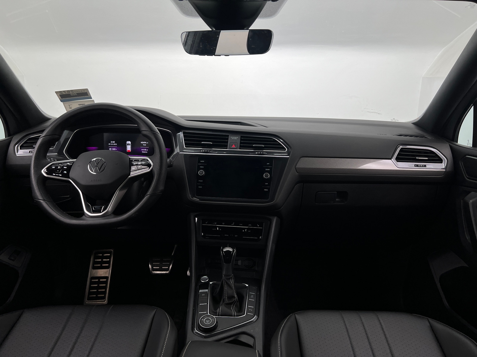 Thumbnail: 2022 Volkswagen Tiguan - 2