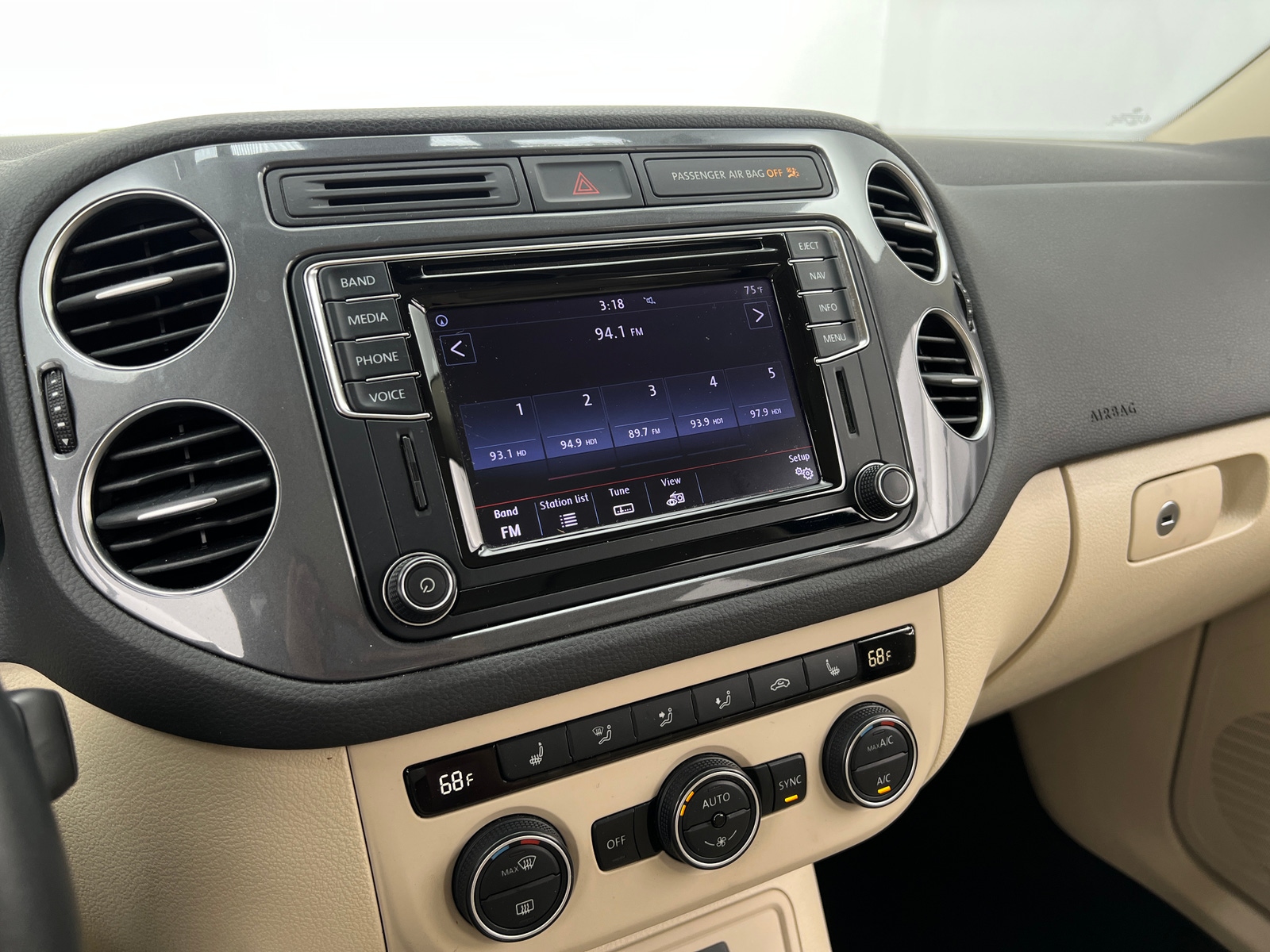 Thumbnail: 2017 Volkswagen Tiguan - 3