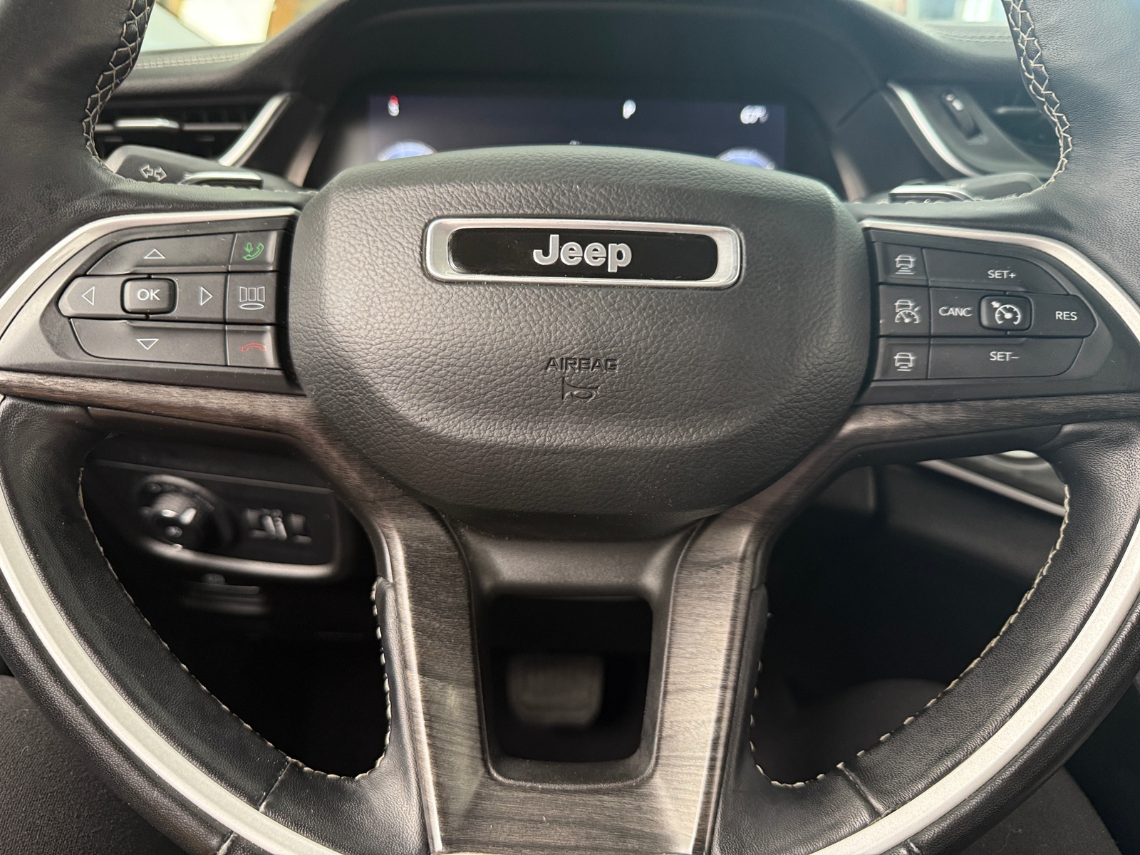 Thumbnail: 2022 Jeep Grand Cherokee L - 4