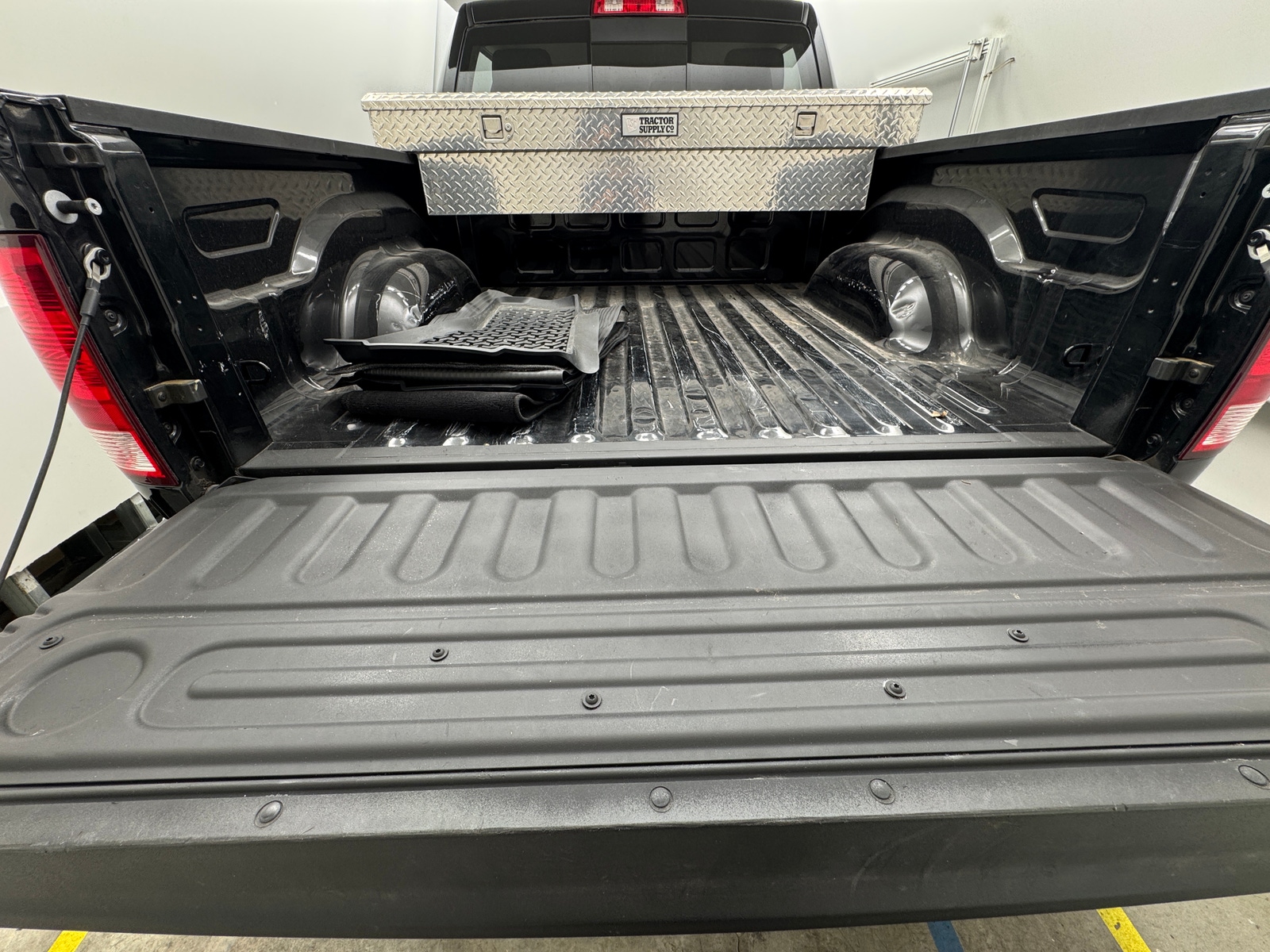 Thumbnail: 2019 RAM 1500 Classic - 7