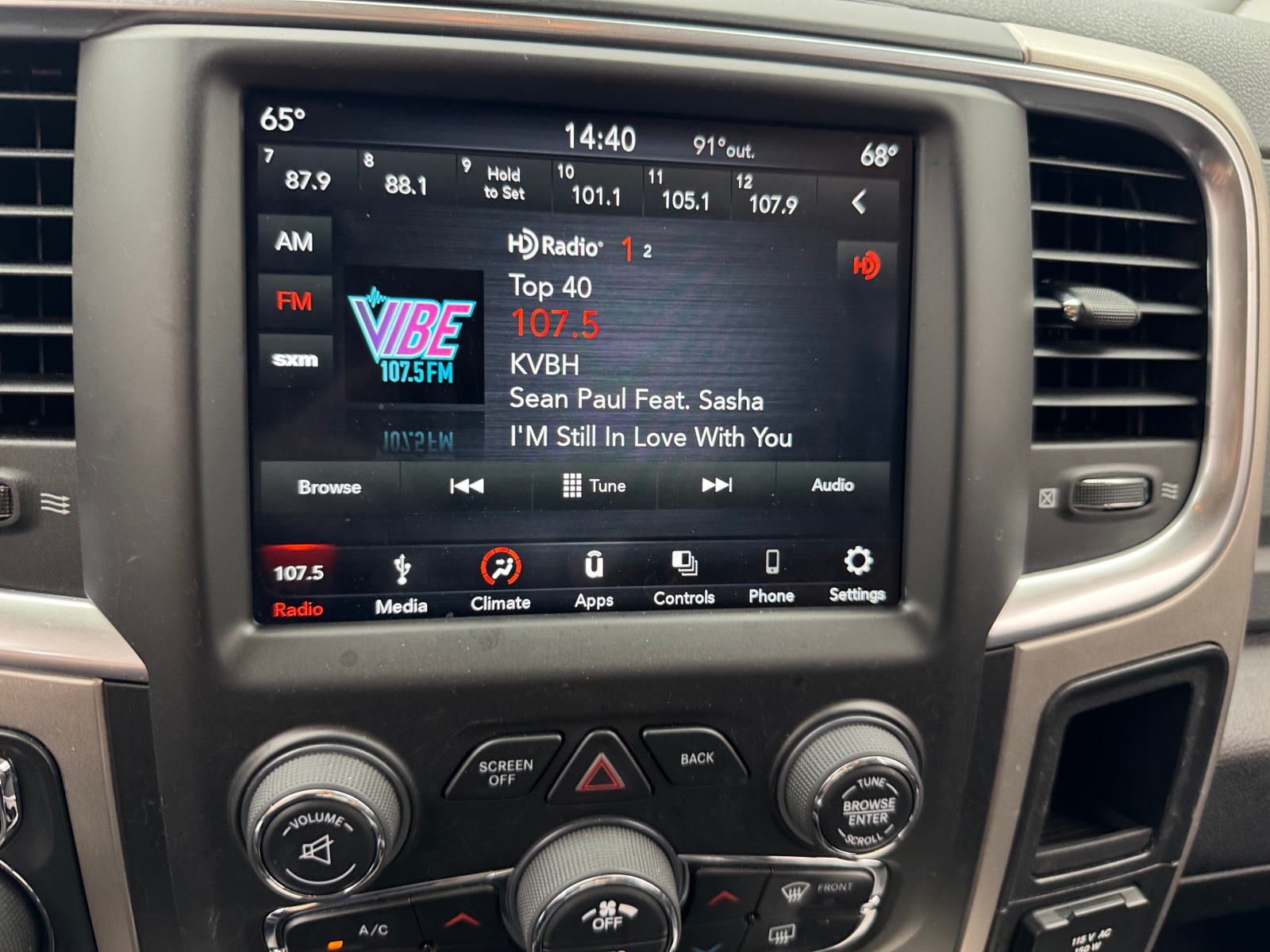 Thumbnail: 2019 RAM 1500 Classic - 4