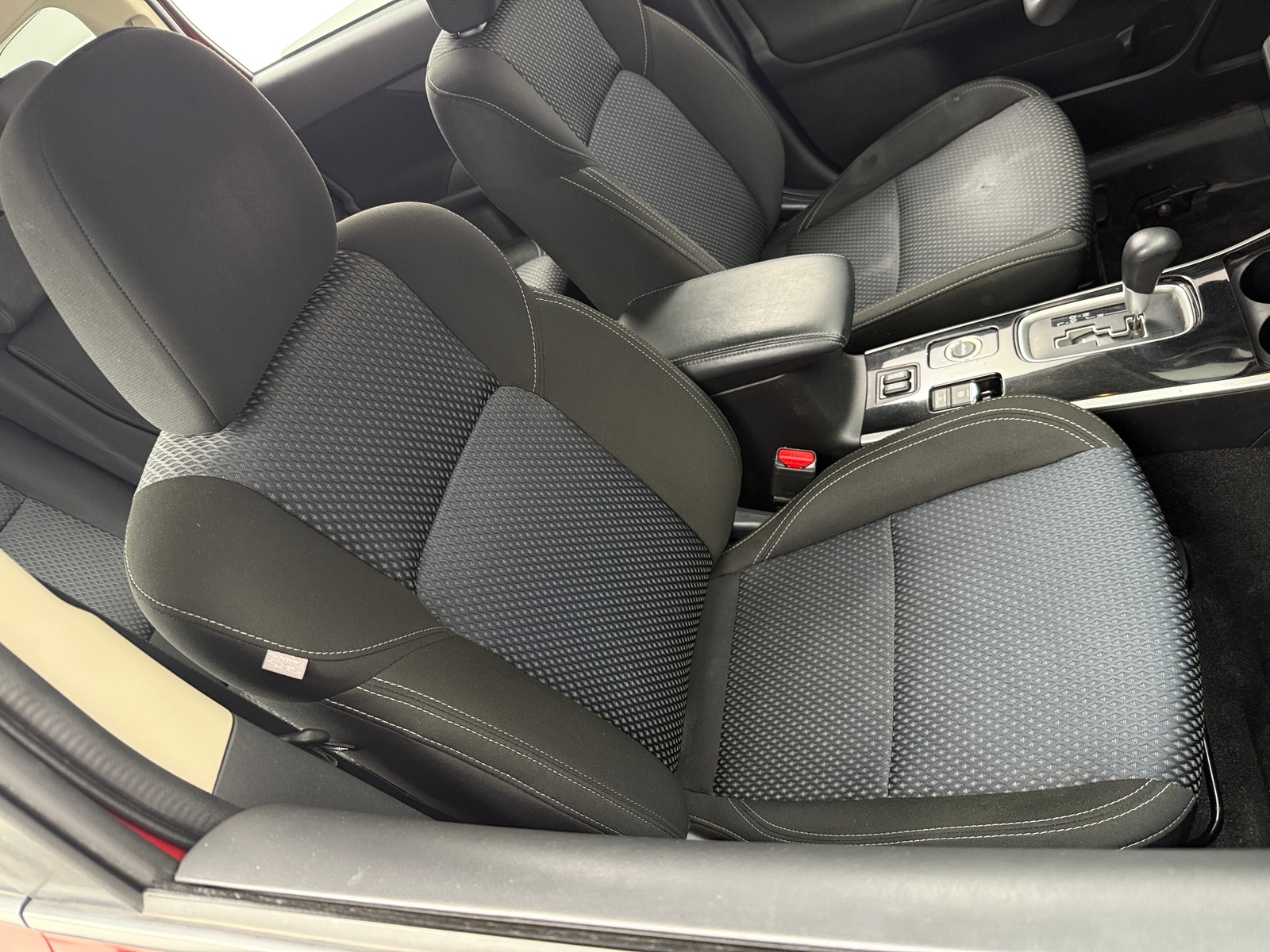 Thumbnail: 2019 Mitsubishi Outlander - 2