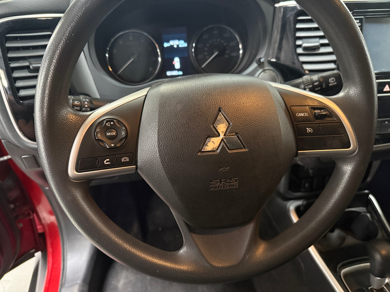 Thumbnail: 2019 Mitsubishi Outlander - 5
