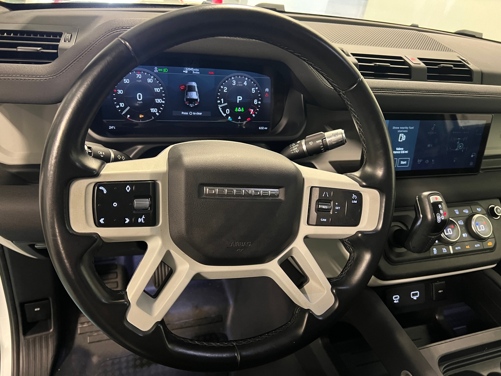 Thumbnail: 2021 Land Rover Defender - 4