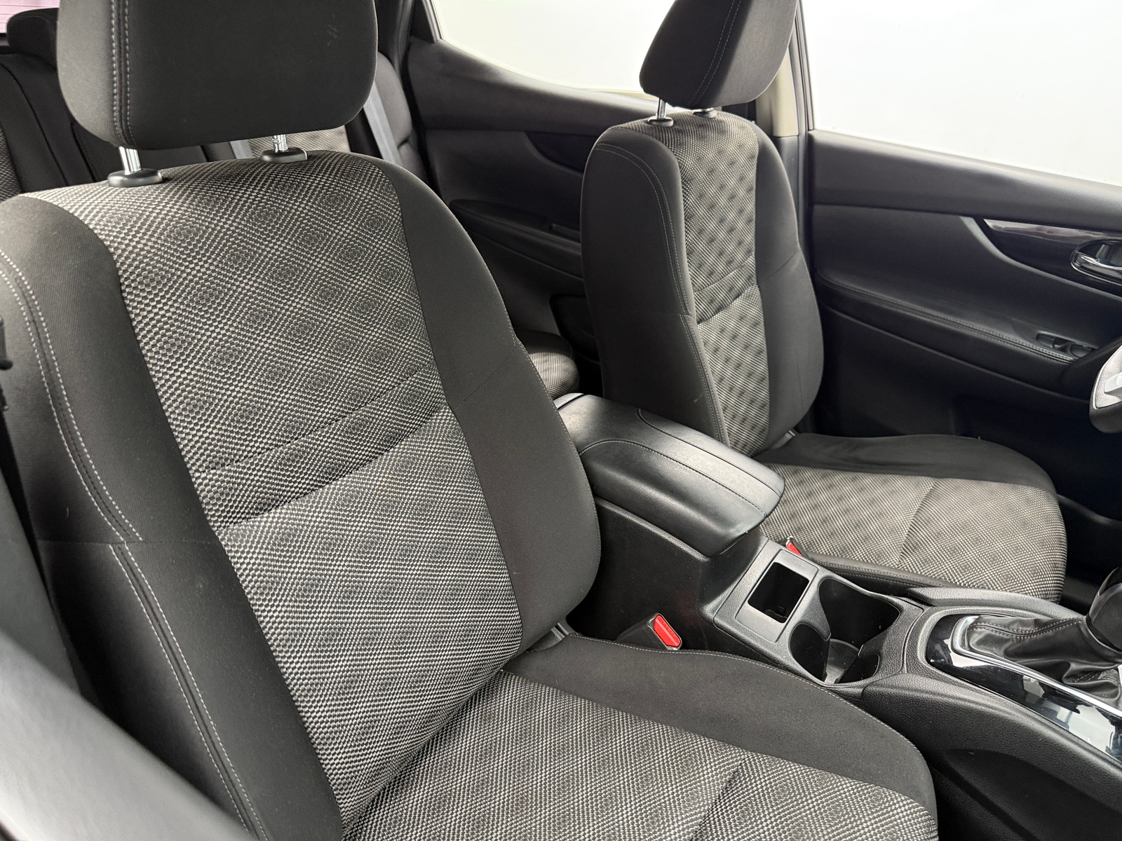 Thumbnail: 2020 Nissan Rogue Sport - 2